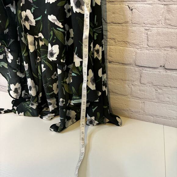 NWT Bebe Black Floral Wrap Dress Size XS DD0566 - Picture 4 of 8